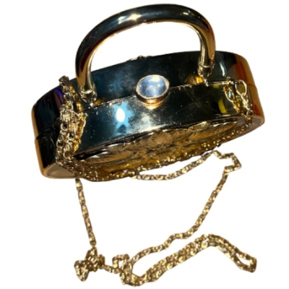 Chic Vintage Black and Gold Floral Clutch With Gold-Tone Chain Strap, 60’s - Picture 7 of 8